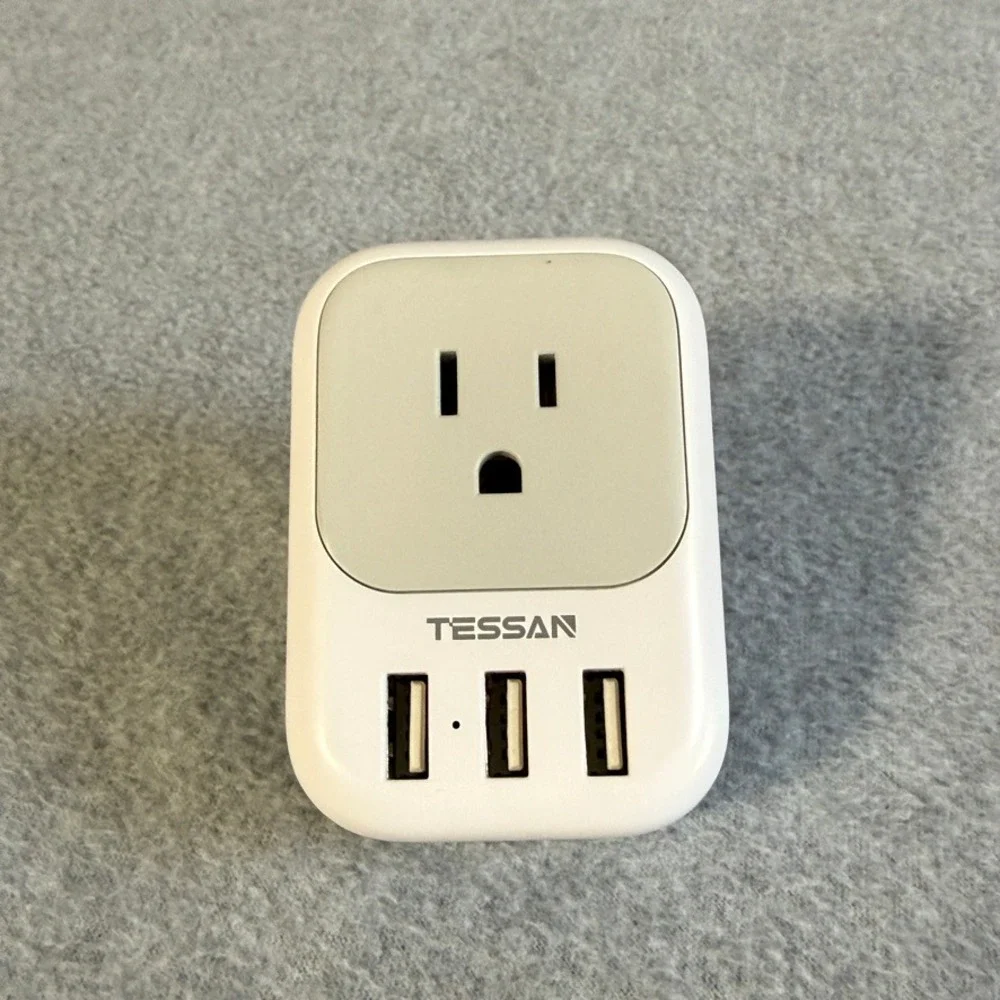 TESSAN TS-161-UK Type G Travel Adapter 3 AC Outlets 3 USB Ports UK Ireland HK
